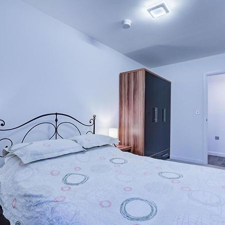 Luxury 2 Bed Flat In A New Block In East Acton Apartamento Londres Exterior foto