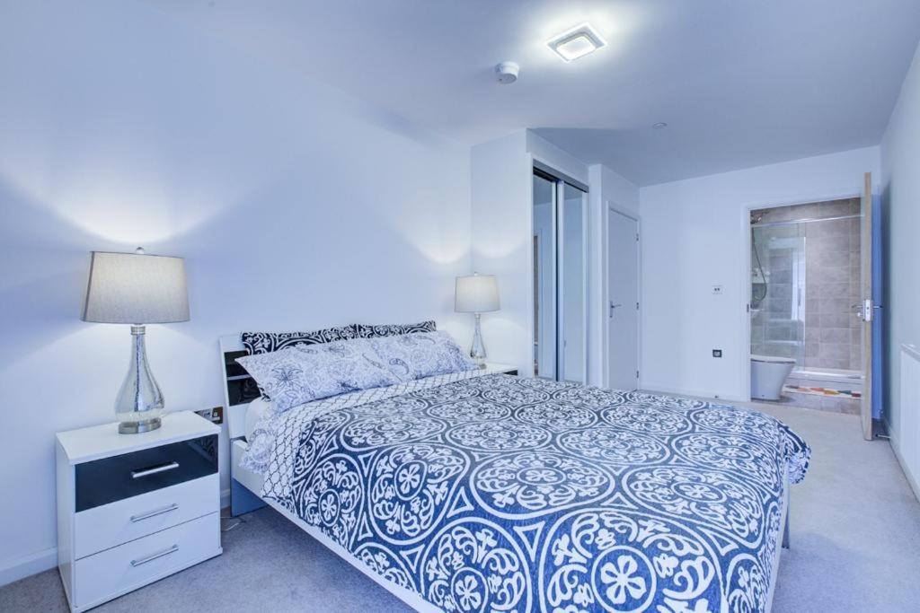 Luxury 2 Bed Flat In A New Block In East Acton Apartamento Londres Exterior foto