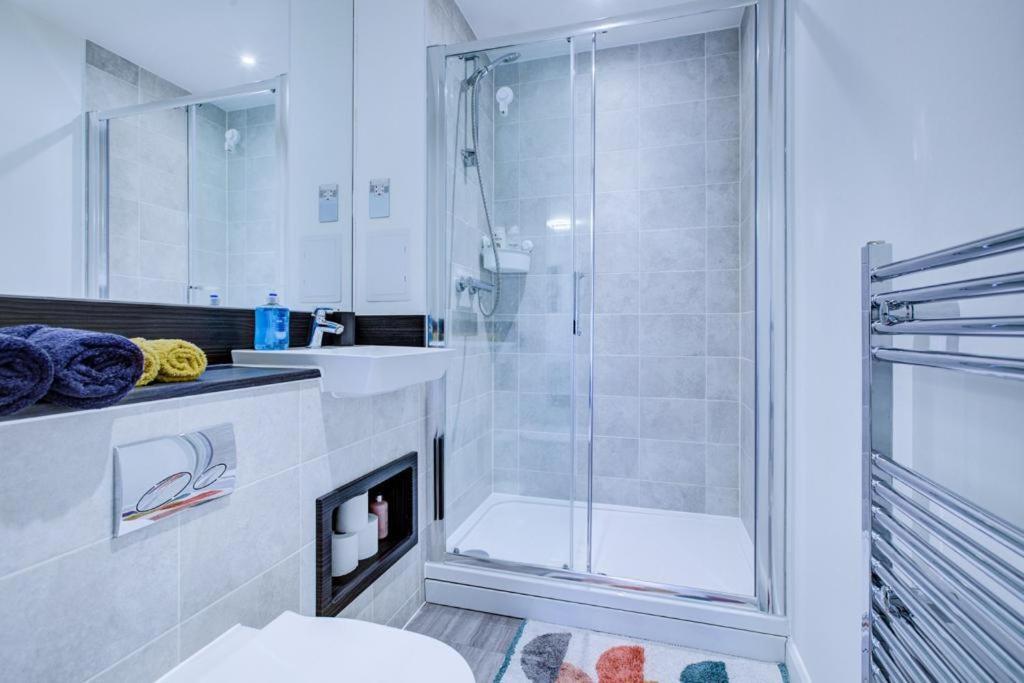Luxury 2 Bed Flat In A New Block In East Acton Apartamento Londres Exterior foto
