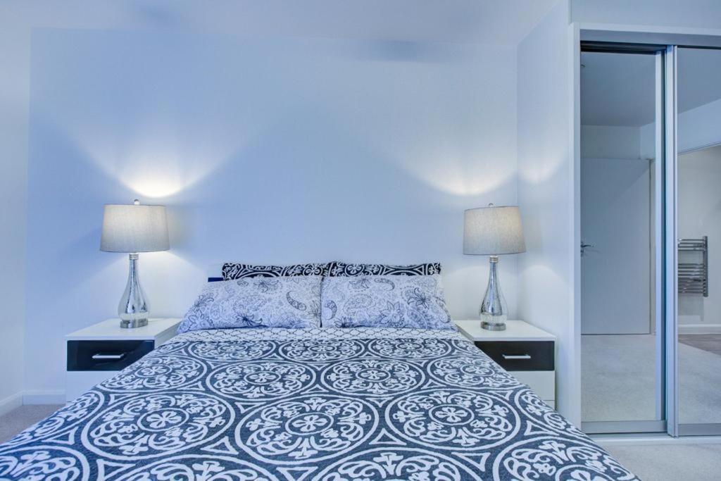 Luxury 2 Bed Flat In A New Block In East Acton Apartamento Londres Exterior foto